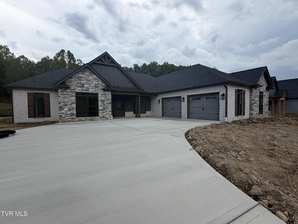 1426 Hairetown Road, Johnson City
