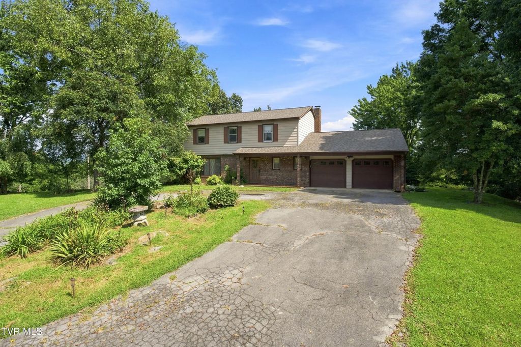 251 South Summer Sound Road, Piney Flats