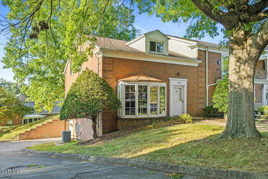1809 Manor Court, Kingsport