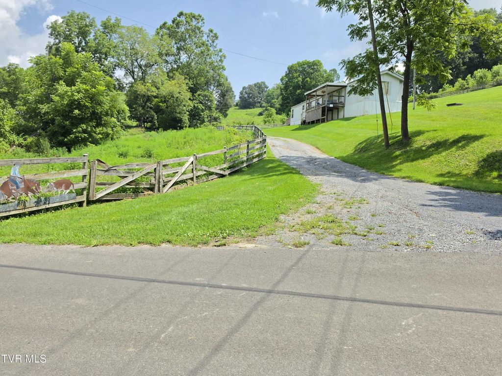 Plum Creek Road, Glade Spring