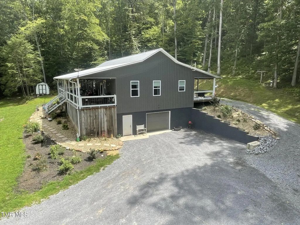 363 Hog Lot Road, Rogersville