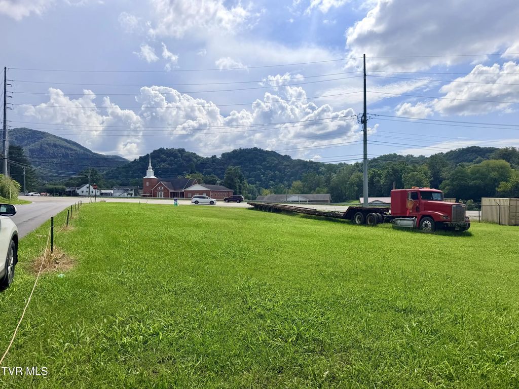 4271 Valley Forge Siam, Elizabethton