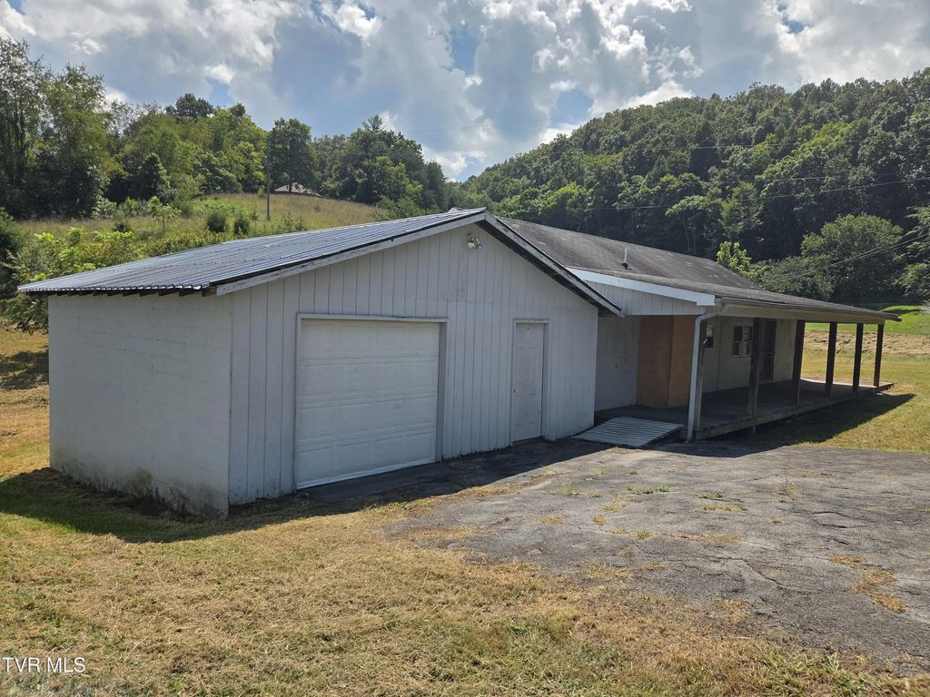 213 Old Oak Lane, Bluff City