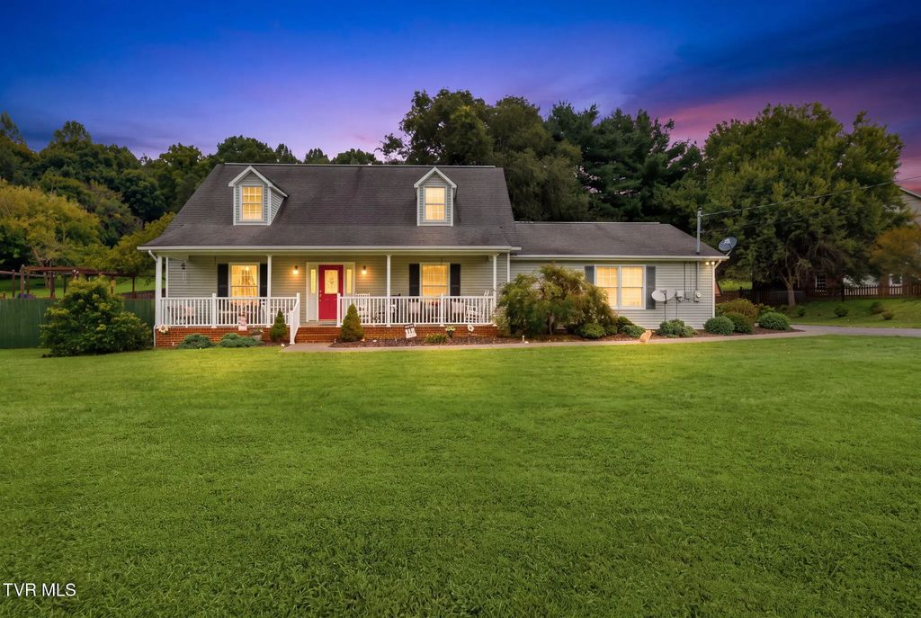 145 Picadilly Lane, Gray