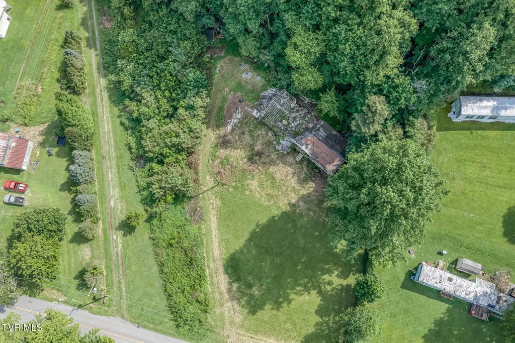 6128 East Carters Valley Road, Hiltons