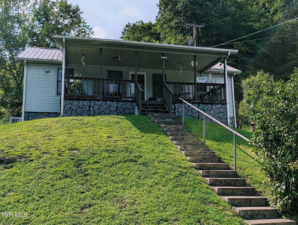 216 Banner Street, Clinchco