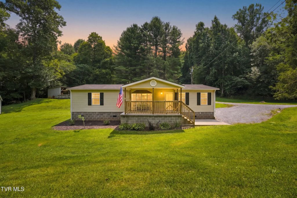 121 Autumn Wood Lane, Elizabethton