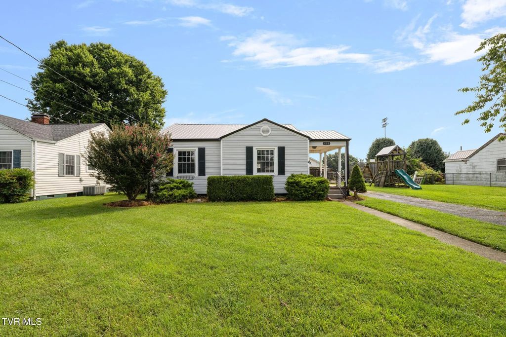 408 Holly Lane, Elizabethton