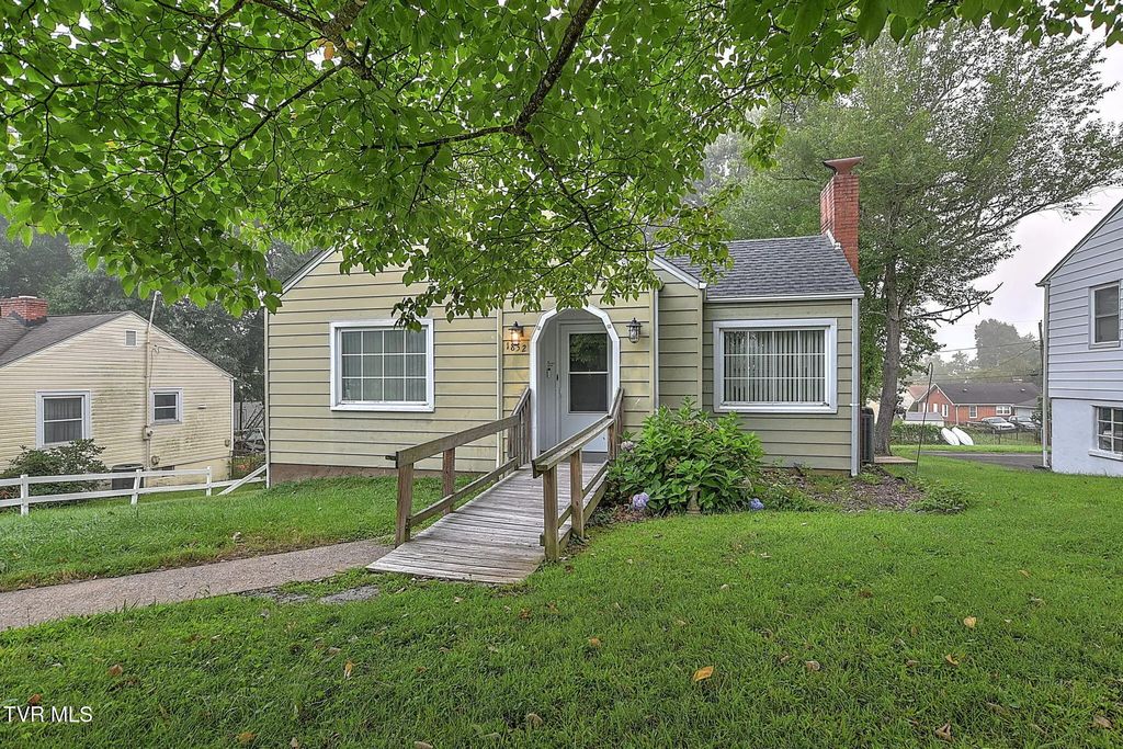 1852 Oakwood Drive, Kingsport