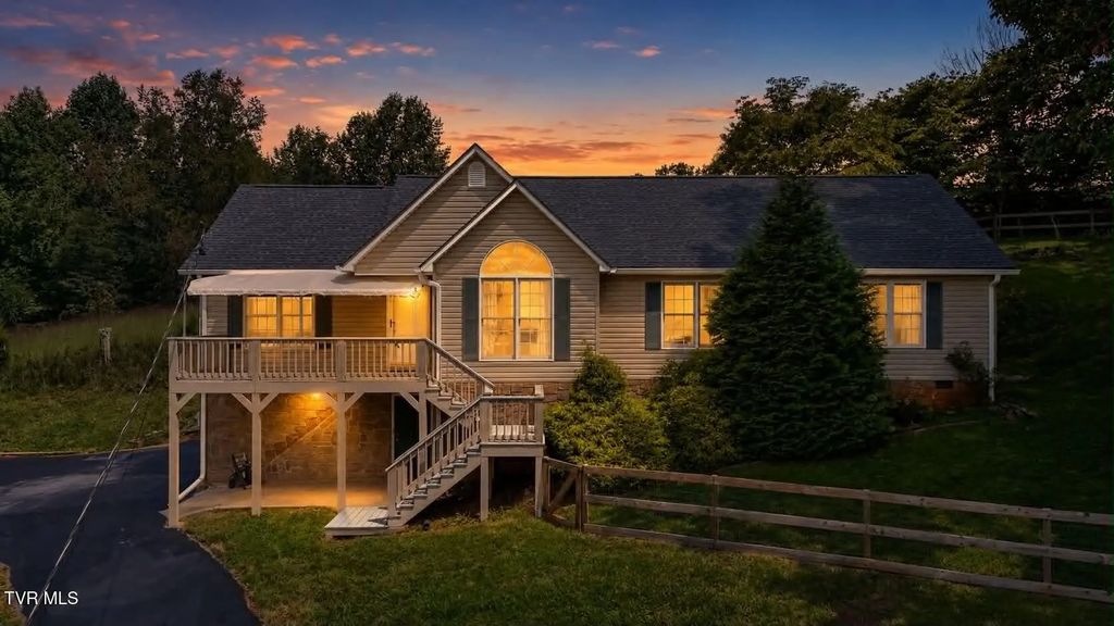 113 Nave Hollow Loop, Elizabethton