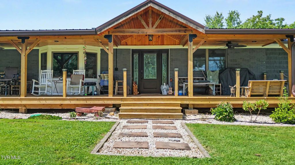 220 Pleasant Hill Road, Chuckey