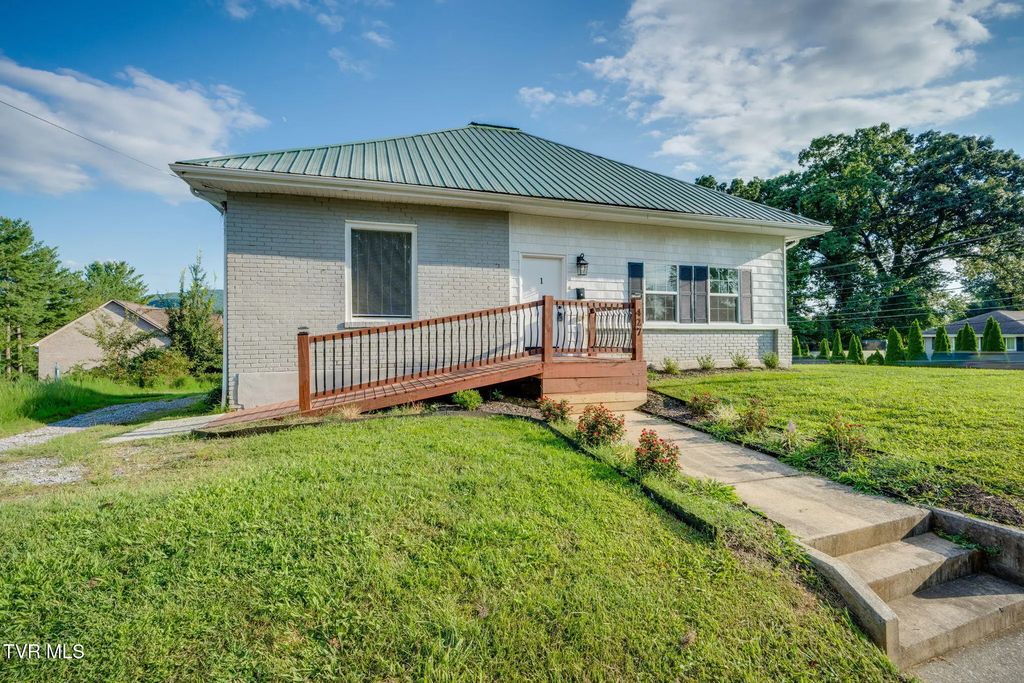 427 Highland Avenue, Johnson City
