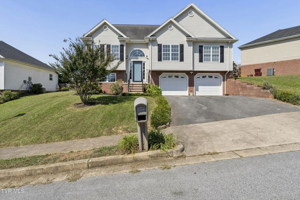 17 Taylor Ridge Court, Johnson City