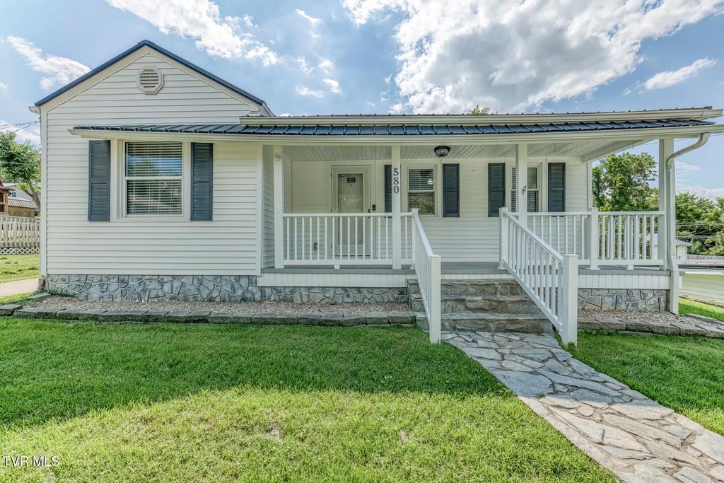 580 Cedar Street, Bluff City