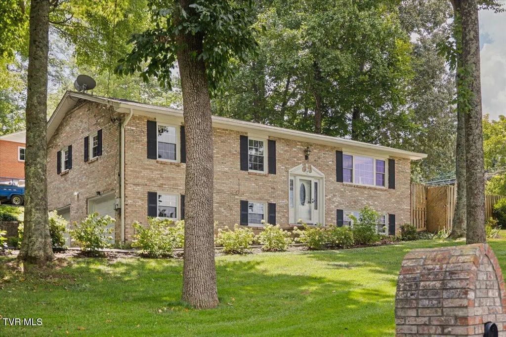 9 Red Oak Circle, Johnson City