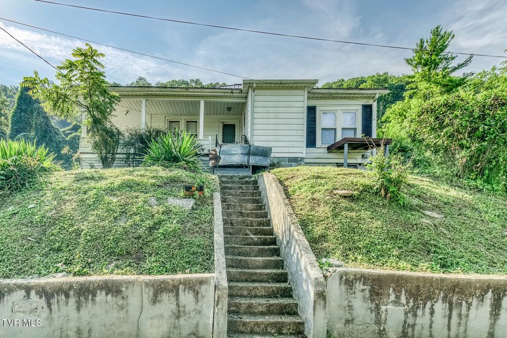 242 Robinson Avenue, Pennington Gap