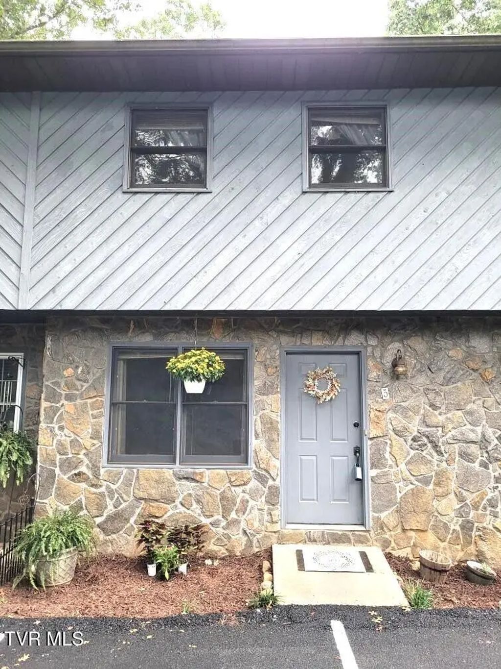 348 River Road 5c, Bluff City