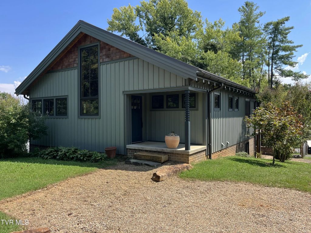 203 West College Street, Jonesborough