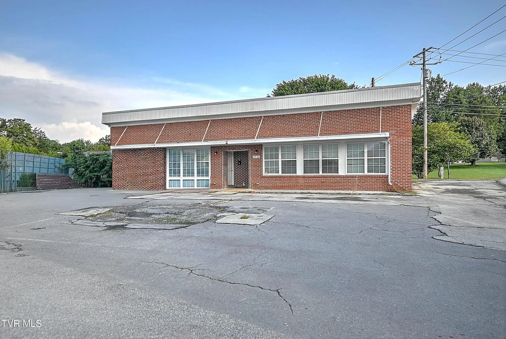 3536/3538 West Walnut Street, Johnson City