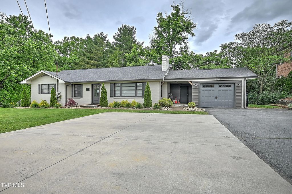 1207 East Jackson Boulevard, Jonesborough