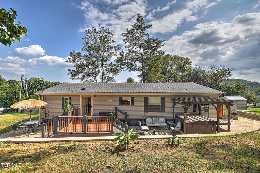 2004 Sweetbriar Road, Kingsport