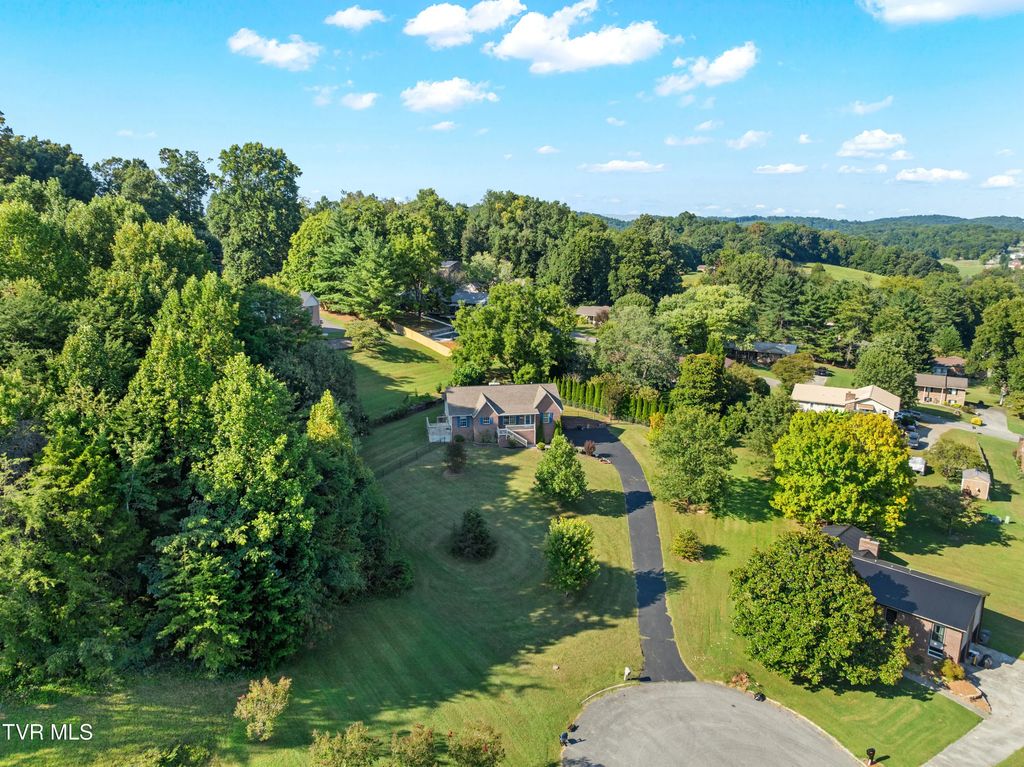 1580 Pin Oak Drive, Morristown