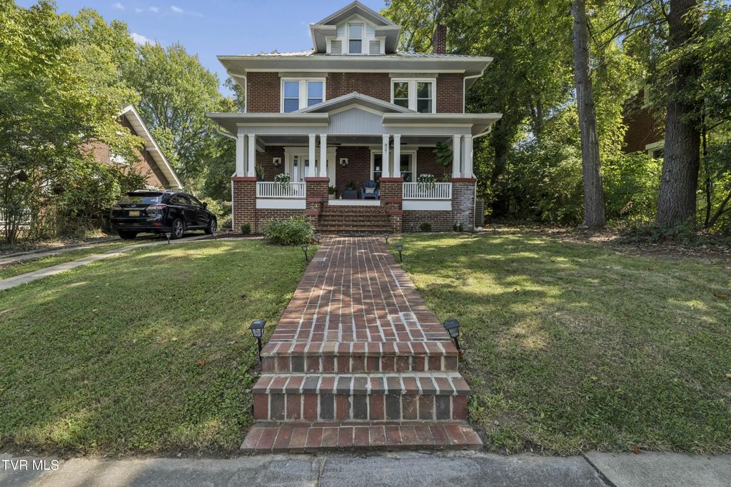 827 West Pine Street, Johnson City