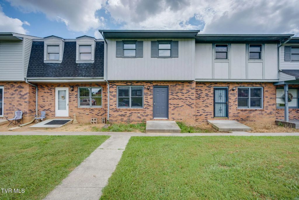 205 Oakcrest Circle 205, Bristol