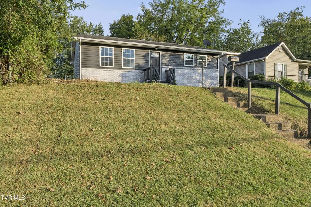 1714 East Fairview Avenue, Johnson City