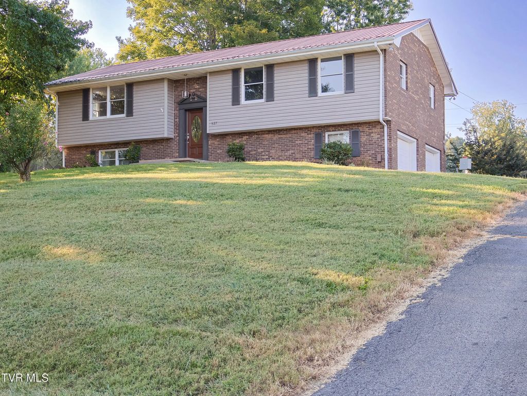 527 Spruce Street, Mount Carmel