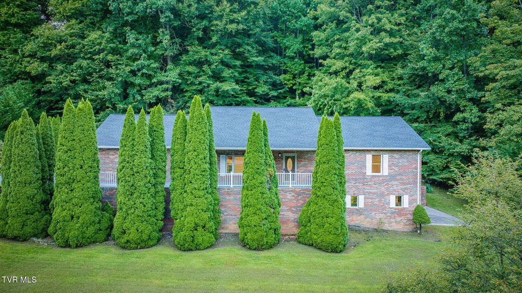 1320 Suntree Road, Unicoi