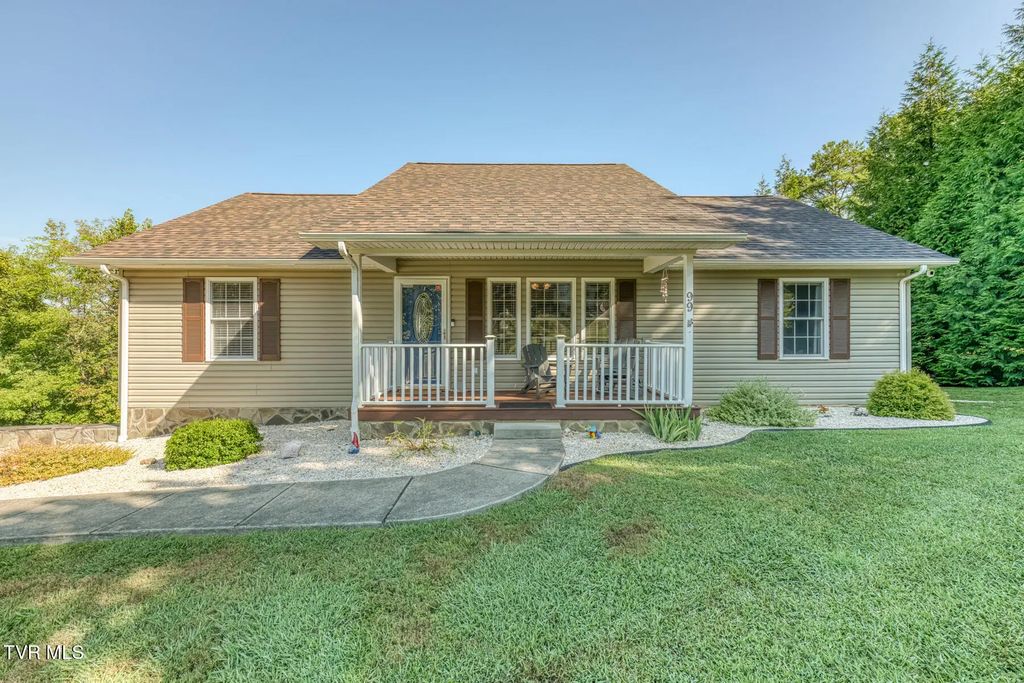 99 Falcon Circle, Afton