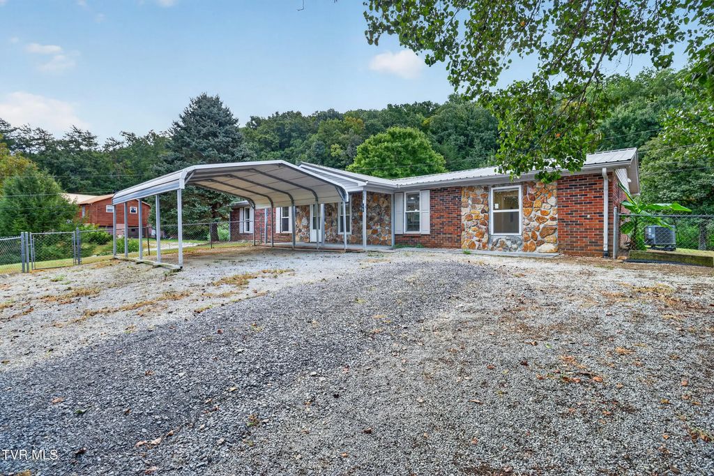 688 Rocky Summit Road, Bean Station