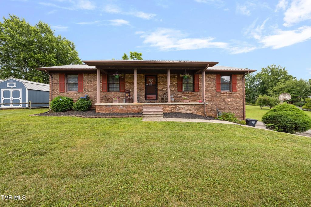 303 Cloverleaf Court, Mount Carmel