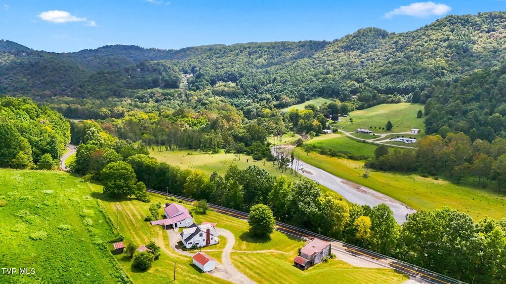 Roan Creek Road, Butler