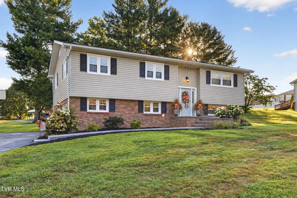 136 Patriot Circle, Bristol