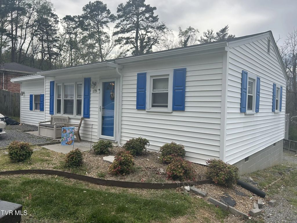 1779 Sherwood Drive, Morristown