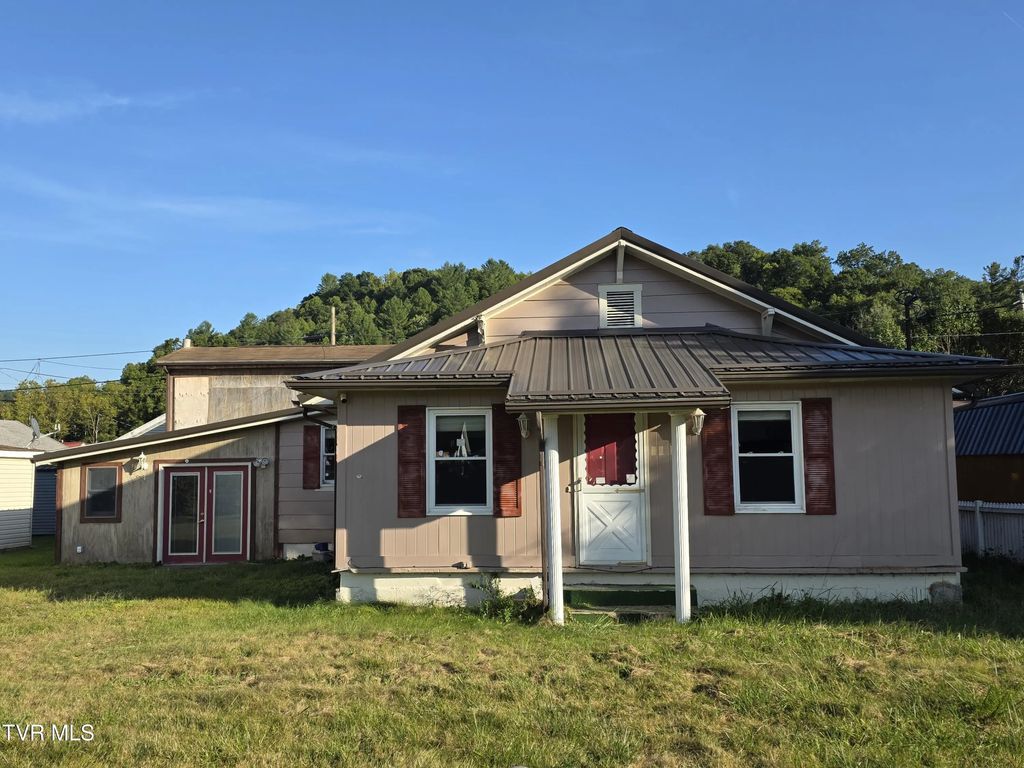 8506 Hickory Street, Pound