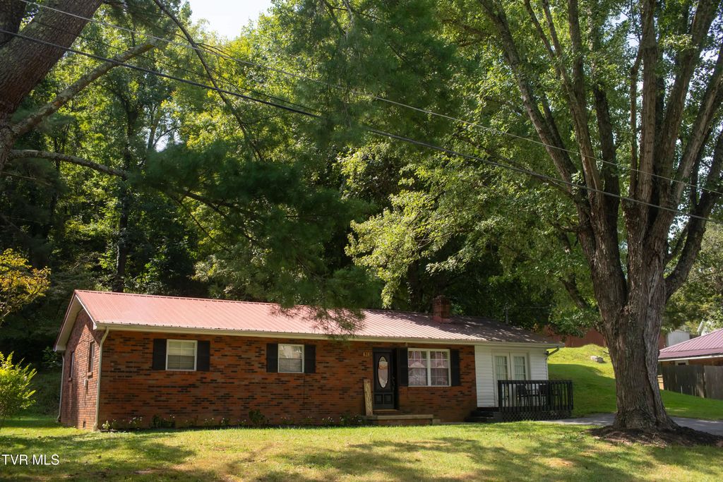 828 Parkway Boulevard, Elizabethton