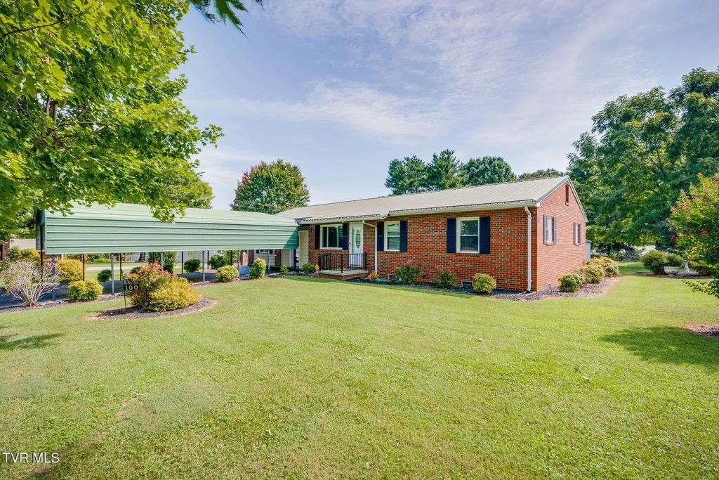 100 Fairway Drive, Gray