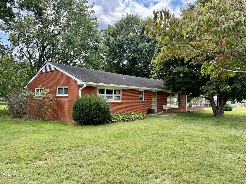 305 Mcarthur Circle, Bristol