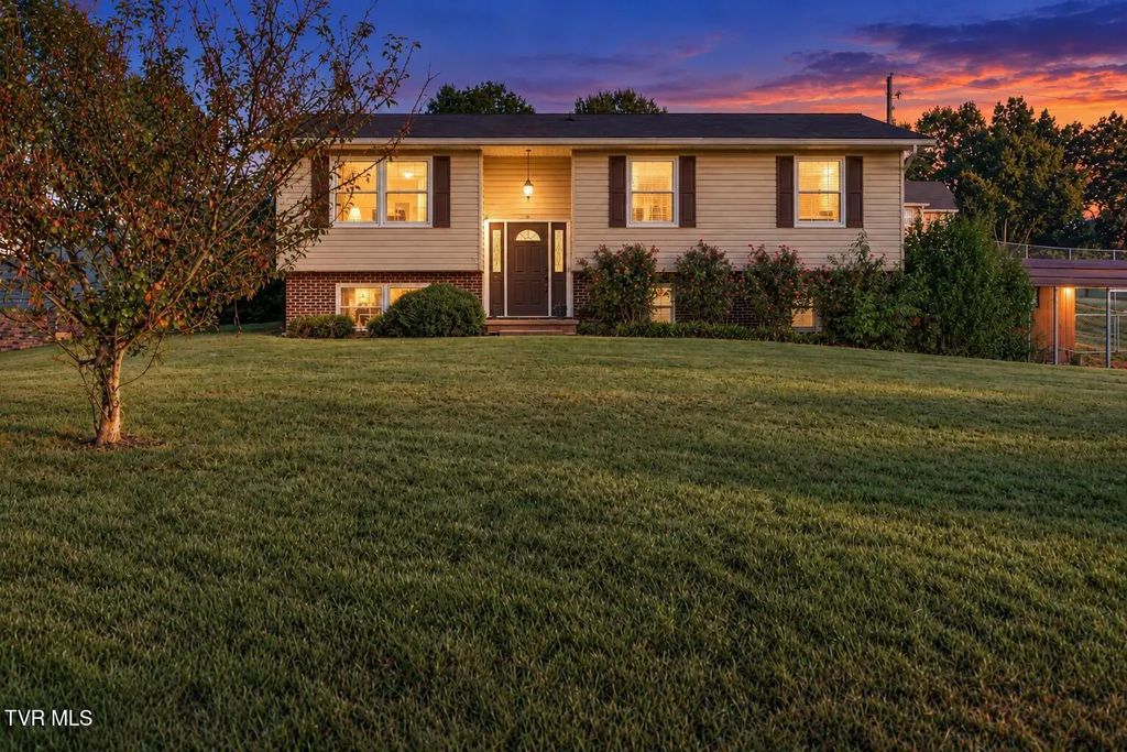 466 Old Hickory Circle, Mount Carmel