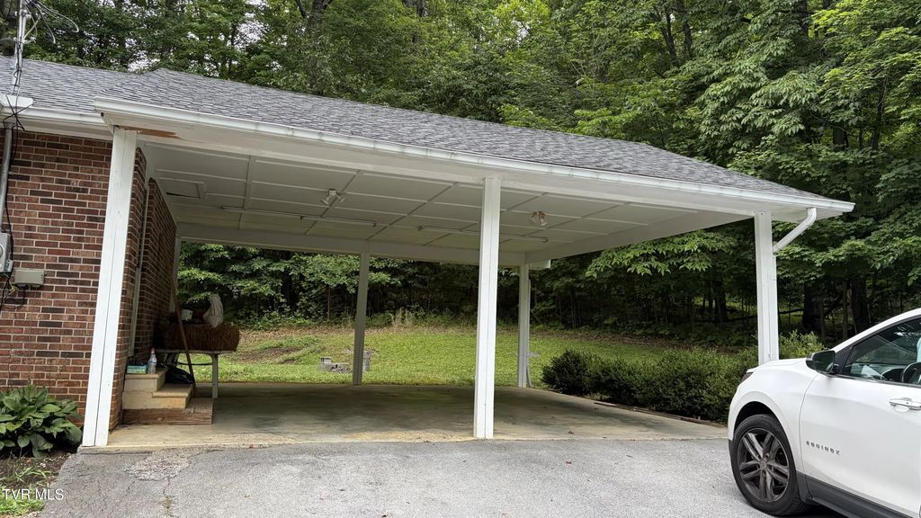 317 Bill Bennett Road, Johnson City
