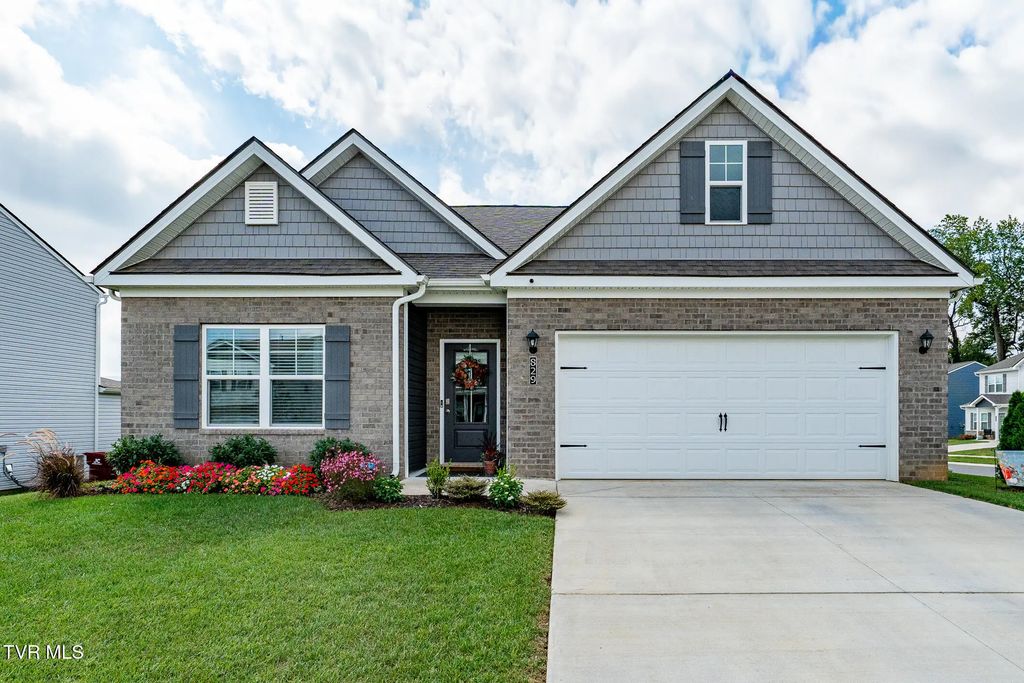 829 Pinhoti Street, Johnson City