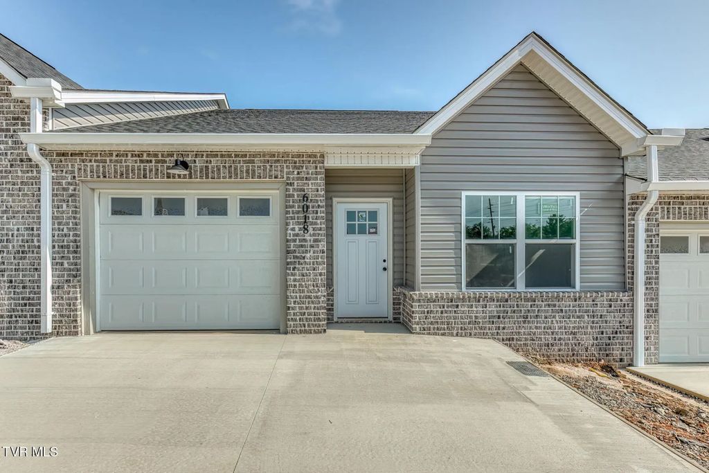 6018 Ashlynn Oaks Private Drive, Blountville