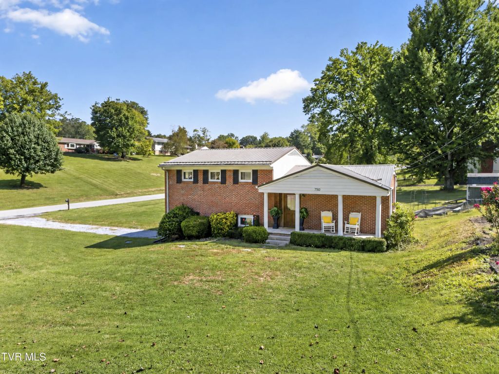 750 Fox Meadow Lane, Bristol