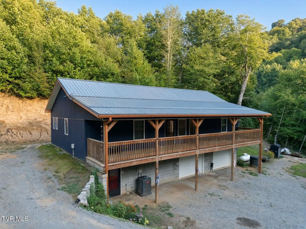 433 Michael Road, Trade