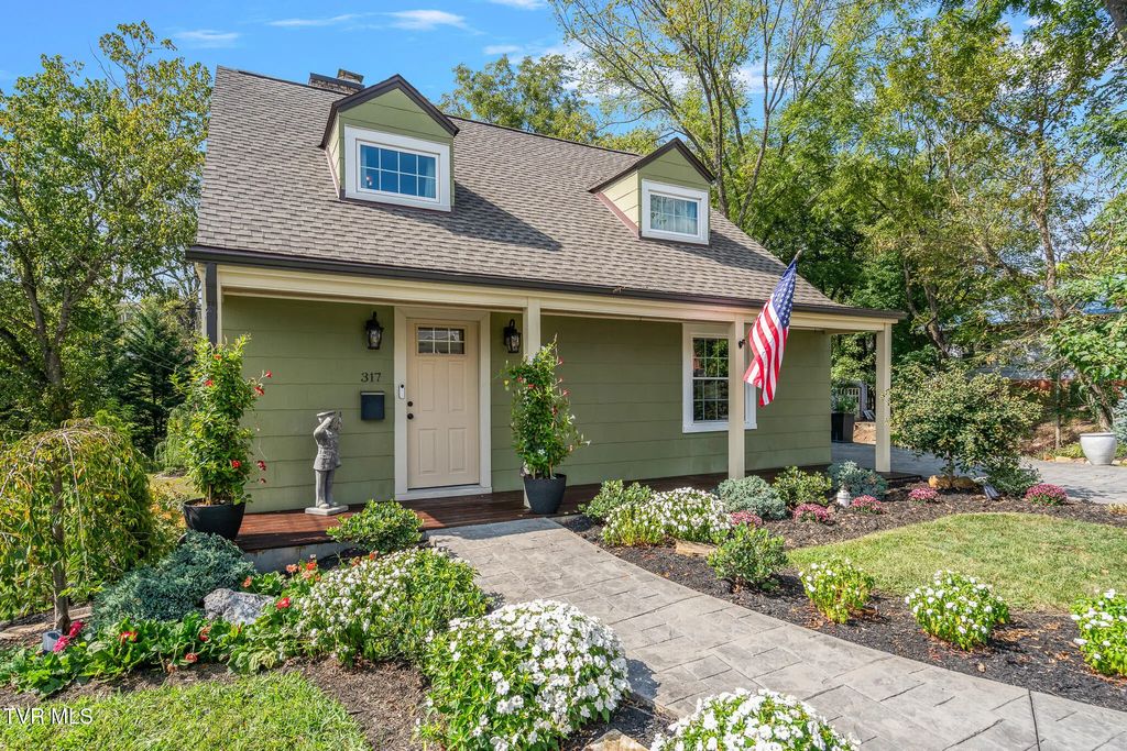 317 Oak Grove Avenue, Greeneville