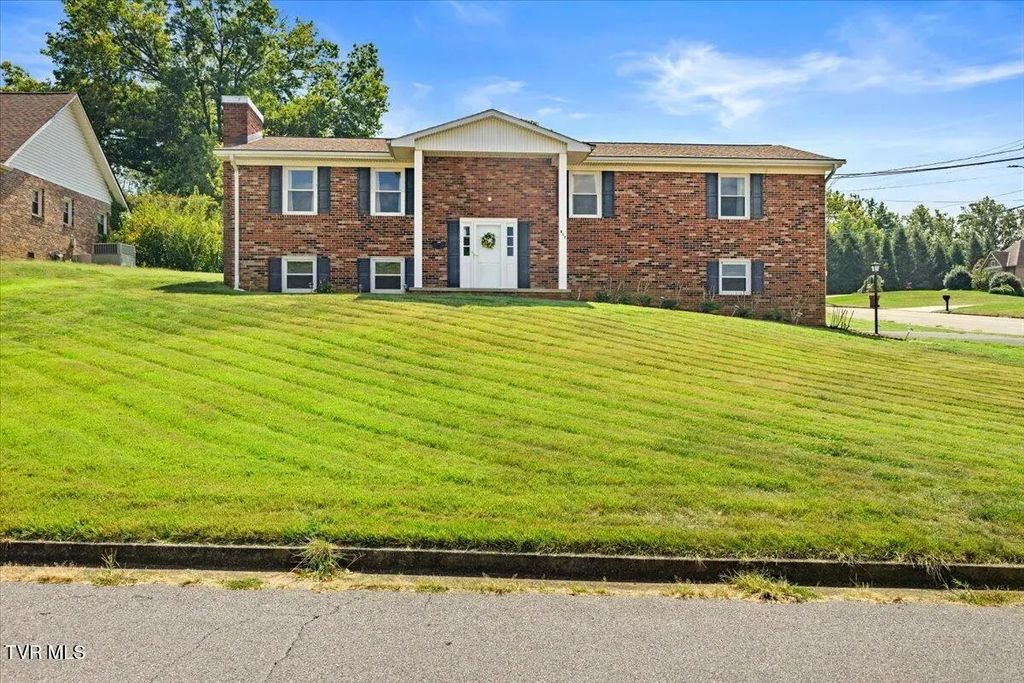 817 North Hills Drive, Johnson City