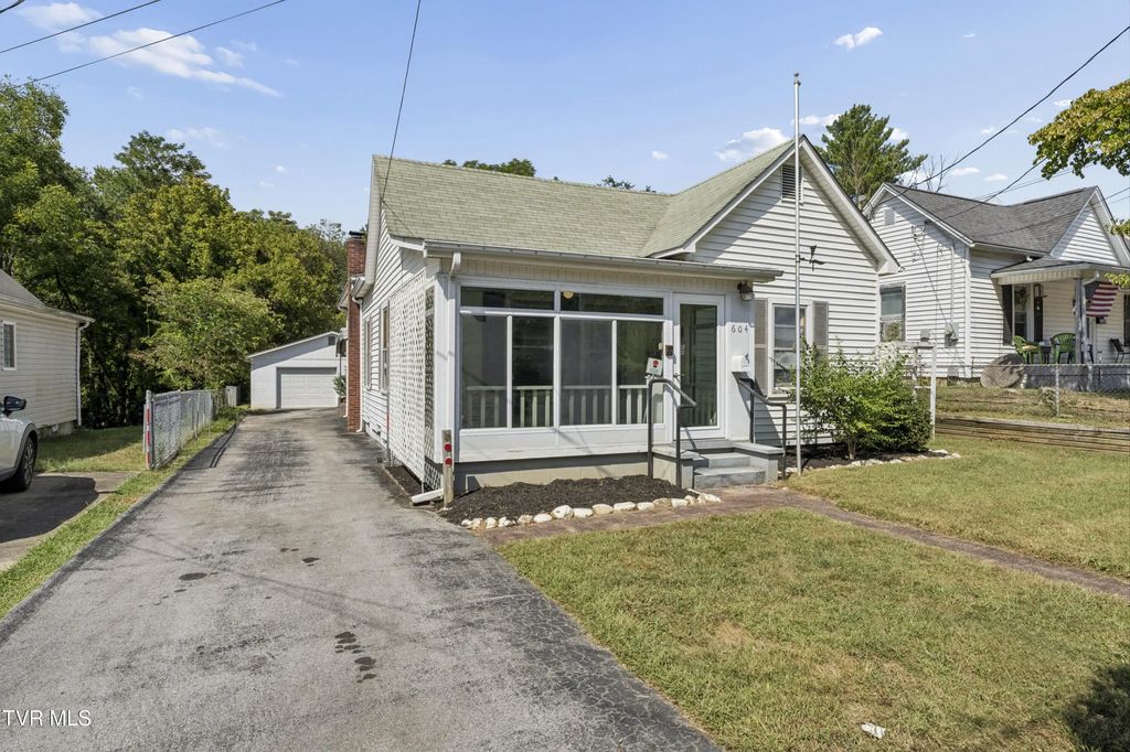 604 Magnolia Avenue, Johnson City